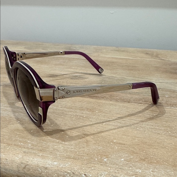 Elegant Purple Sunglasses - Picture 2 of 5